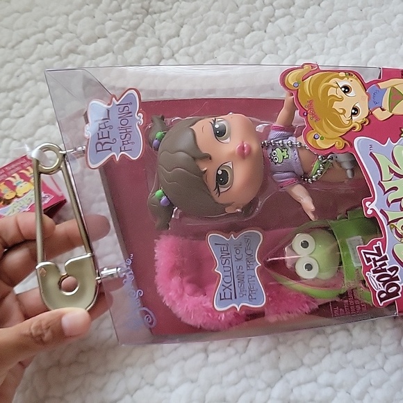 NWT BRATZ BABYZ YASMIN & PRETTY PRINCESS Doll Fashions & Flocked Pet Frog - Picture 7 of 11